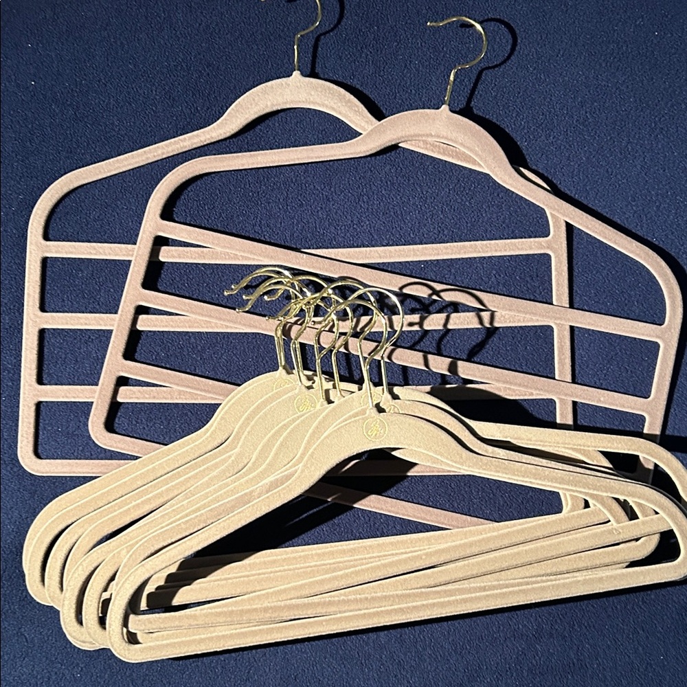 Authentic Huggable Hangers. 10 full singles and 2 trousers/jeans multi hanger.
